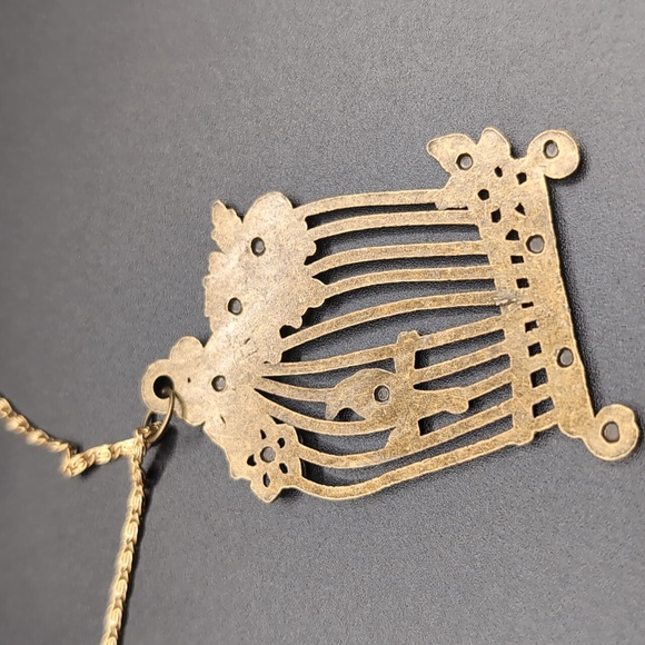 Gold Toned Necklace With Birdcage Floral Focus - Picture 7 of 9